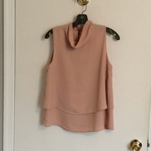 Monteau Tops - Beautiful top